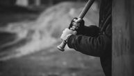 Muškarac pretukao mladića bejzbol palicom u njegovom dvorištu: Hapšenje u Boru