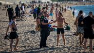Barselona otvorila plaže i već je gužva: Španci se zabavljaju uz (ne)poštovanje bezbednosnih mera