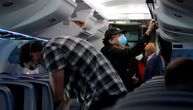 Crnogorski pomorci divljali u avionu: Maltretirali posadu, stjuardesu izgrebali po vratu