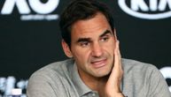 Isplivala fotka Federera zbog koje mu se sada svi smeju: "Spremio" tortu za Novakov rekord