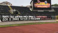Poruka Grobara o "Zvezdinim lažnim titulama" okačena u Humskoj pre meča Partizan - Mladost
