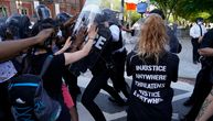 Rastu tenzije u SAD: Haos ispred Bele kuće, tajna služba se sukobila sa demonstrantima