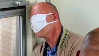 FOTO-UBOD: Muškarac u Bg vozu pokazao da maska može imati više funkcija, pa lepo dremnuo