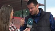 Kada lije, tu je Lalat: Trener Vojvodine kavaljerski štitio lepu Jovanu od kiše pred kamerama