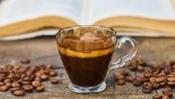Hladno ceđena kafa je novi hit: Priprema se veoma jednostavno, potrebna su vam samo 2 sastojka