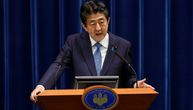 Abe prvi japanski premijer koji je posetio Srbiju: Upucan tokom govora u vrat i u grudi, napadač nije bežao