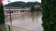 Srbija pliva: Voda prodrla u vrtić i kuće u Ljuboviji i odnela most, u Krupnju ljudi u čamcima