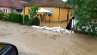 Sve je poplavljeno: Proglašena vanredna situacija u Osečini zbog izlivanja Jadra