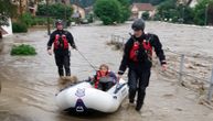 Dramatic photos from most water-threatened towns: People transported in boats, their homes flooded