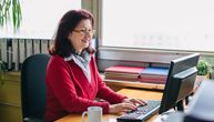 Žene starije od 45 godine zarađuju u Srbiji 40.000 RSD! Alarmantno je koliko njih uopšte nema posao