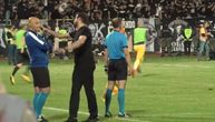 Detalj koji je svima promakao: Pogledajte kako Lalatović gura delegata posle gola Partizana za 2:2