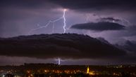 Snažno nevreme pogodilo Kruševac: Duvao vetar orkanske jačine praćen provalom oblaka i gradom