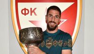 Degenek okačio novu fotku sa peharom prvaka Srbije: Grobari će ovo doživeti kao suptilnu prozivku