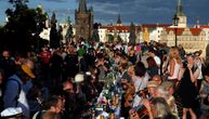 U Češkoj organizovali oproštajnu žurku za koronu, ovakvu feštu još niste videli