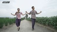 Razigrana farma: Seoski plesači oborili internet