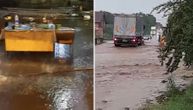 Kiša lije u fabričkoj hali, kamion se jedva iskobeljao iz vode: Danas pliva Smederevska Palanka