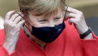 Dojadilo joj da je kritikuju: Merkelova konačno počela da nosi masku