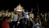 Korona "eksplodirala", zdravstveni sistem pred pucanjem, a opozicija poziva građane na proteste