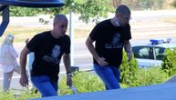 Drugari brutalno ubijenog Miloša na suđenje optuženom Neđeljku došli u majicama sa posebnom posvetom