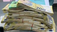 Carinici otkrili skoro 170.000 evra u prsluku, putnik tvrdio da mu je novac amajlija