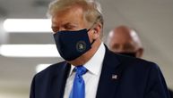 Tramp prvi put stavio zaštitnu masku, a govorio je da nema potrebe da se nosi