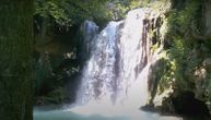 Kao na Tajlandu: Ovaj magični vodopad je skrivena lepota istočne Srbije