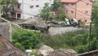 Kamion prevozio tenk i survao se u dvorište u Beogradu: Povređene dve osobe