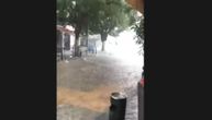 Snažno nevreme pogodilo Strumicu, mnoge ulice su pod vodom: Na terenu je i protivpožarna jedinica