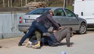 Drama u Vranju: Napadači nasrnuli šipkama na ugostitelja, pa mu ubacili baklju u auto dok je bežao