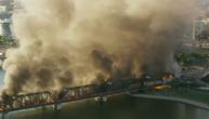 Užas u Arizoni: Srušio se deo mosta, voz se zapalio, neki vagoni završili u jezeru