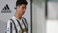 Sari puši, Ronaldo se puši: Hit fotke Kristijana koji gleda kako mu Roma rastura tim na proslavi