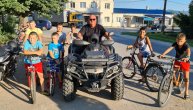 Palma motorom obilazi gradilišta: Sa decom obišao izgradnju nove škole u Jagodini