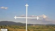 Nepoznati vandali polomili krst u selu Pope kod Tutina: U blizini postavljena albanska zastava