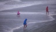 Uragan Isaja usmrtio dve osobe na Karibima, stigao do obale Severne Karoline