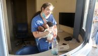 Fotografija koja je rasplakala planetu: Medicinska sestra iz eksplozije spasla tri tek rođene bebice