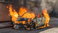 Policija u Sarajevu traga za tri državljana Srbije zbog paljenja automobila