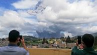 Erupcija vulkana u Indoneziji: Pepeo leteo 5.000 metara u visinu, prekrio sela udaljena 20 km