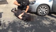 Munjevita akcija policije: Upali u stanove u Novom Sadu, našli oružje, drogu, i uhapsili osumnjičene