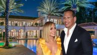 10 soba, fontana, kuća za goste, 12 kupatila: Džej Lo i njen verenik kupili vilu od 40 miliona $