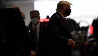 Predsednik sa maskom utrčao u bolnicu u Njujorku: Trampov brat u teškom stanju