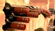 Krađa u Knjaževcu: Ukrali 100 litara vina i 30 litara rakije, jedan od osumnjičenih ima 17 godina
