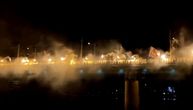 Bakljada na mostu i pokliči za Demira: Grobari pirotehničkim spektaklom podsetili na ubijenog druga