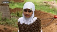 Devojčica prekrila telo sa 100.000 pčela, a razlog je veoma human
