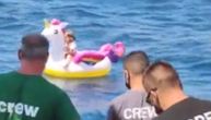 Jeziv snimak devojčice koja pluta u grčkom moru obišao svet: Otkriveno da li su kažnjeni roditelji