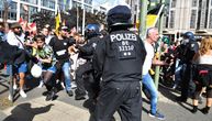 Haos u Berlinu zbog korone: 18.000 Nemaca protestovalo protiv Merkelove, policajci razbili skup