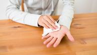 Da li se vaši dlanovi stalno znoje? Isprobajte tretman koji će odmah dati rezultate!