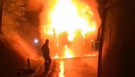 Jeziva scena na putu ka Novom Sadu: Kamion potpuno izgoreo, drugi vozači pokušavali da gase buktinju