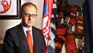 Bivši ambasador Srbije pokušao u našu zemlju da unese 97 flaša alkohola i slike