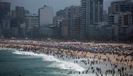 U Brazilu za dan umre 800 ljudi, ali se niko ne plaši: Plaže prepune, kupači nabijeni kao sardine