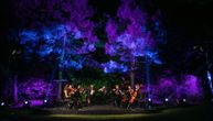 Pod otvorenim nebom, bez osvetljenja: Ponoćni koncert orkestra "Muzikon" na terasi Kvake 22